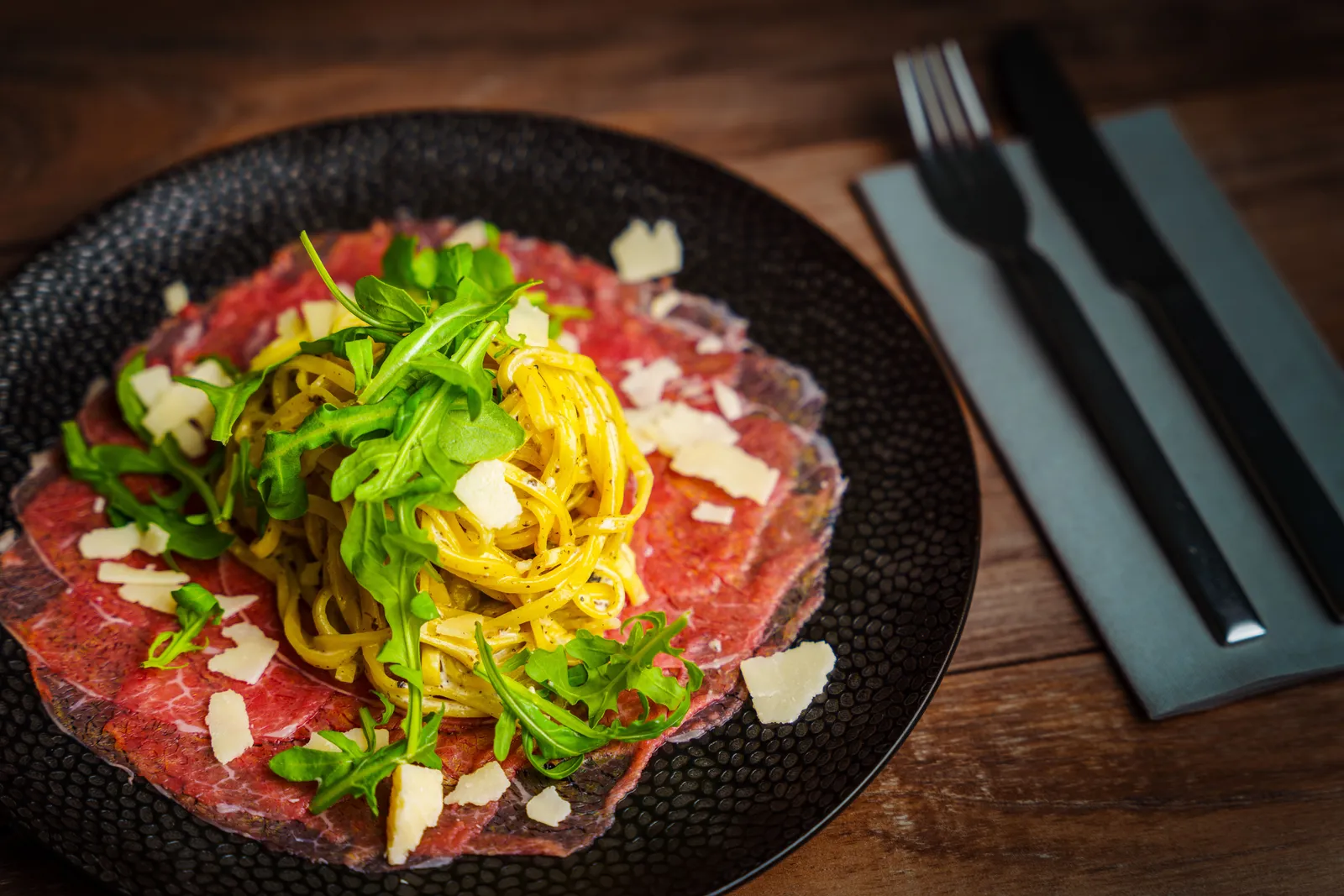 TRÜFFEL PASTA AUF CARPACCIO